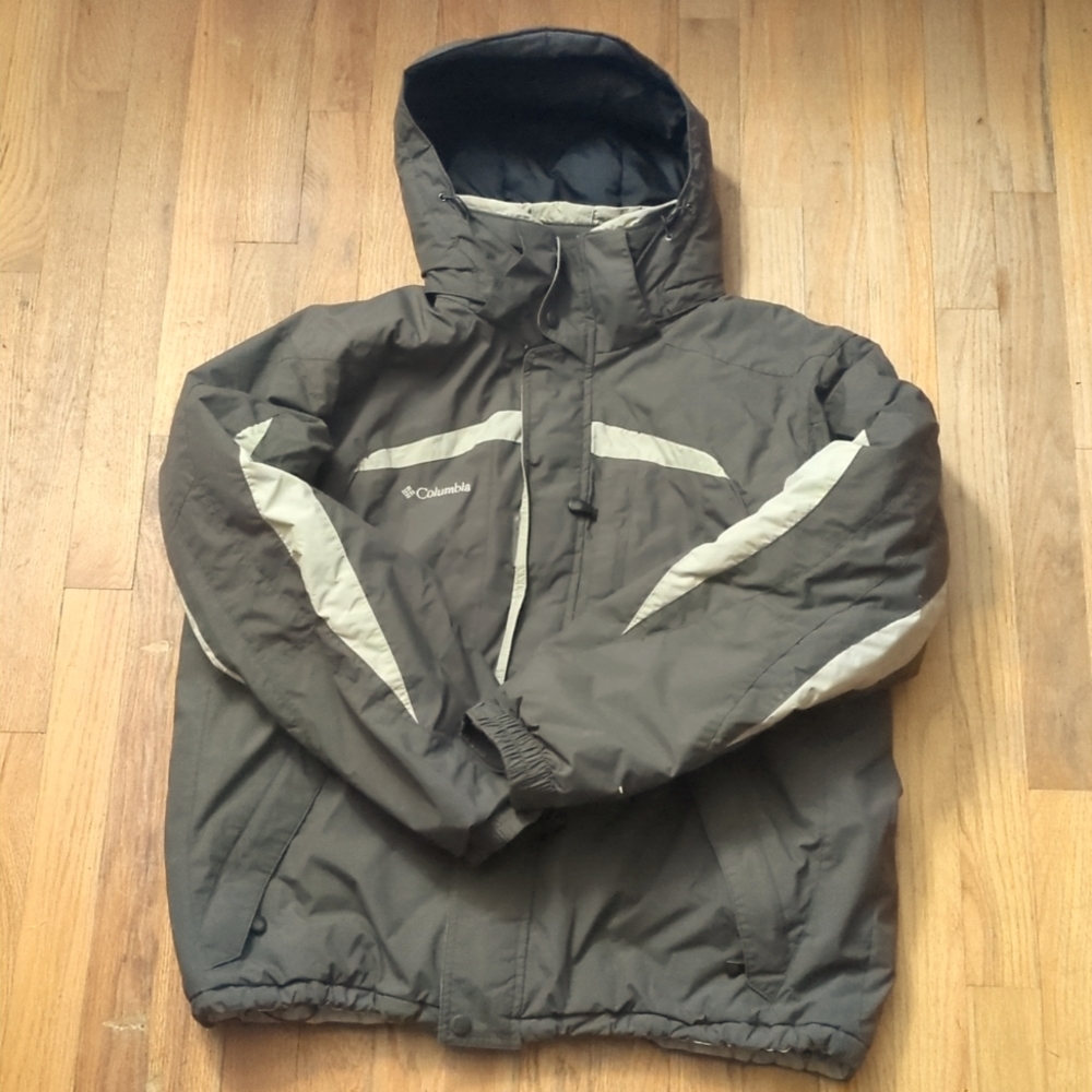 Colombia Sportswear Large Grey base, beige stripes, black insulation, 207 XM5840